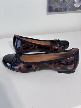 Vionic Amorie Patent Leather Leopard Print Ballet Flat Orthopedic Womens size 9